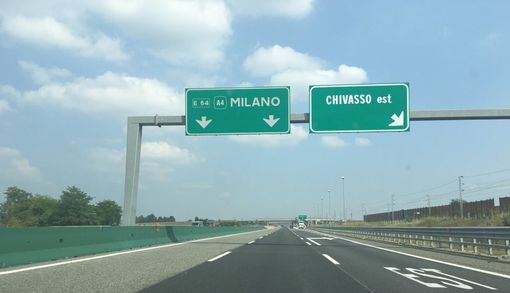Incidente sulla A4 all'uscita di Chivasso Est: due feriti Incidente sulla A4 all'uscita di Chivasso Est: due feriti