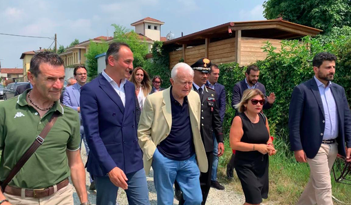 Il presidente Cirio nella villa confiscata Il presidente Cirio nella villa confiscata