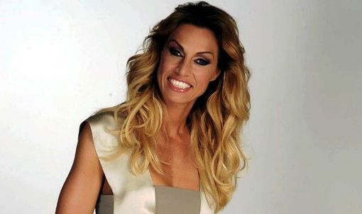 Annalisa Minetti ospite su Radio Nichelino Comunità Annalisa Minetti ospite su Radio Nichelino Comunità