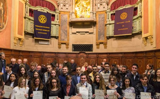 La consegna delle borse di studio del Rotary La consegna delle borse di studio del Rotary