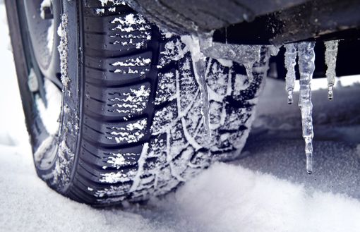 L’inverno sta arrivando, è tempo di cambiare le gomme: tutto quello che c’è da sapere