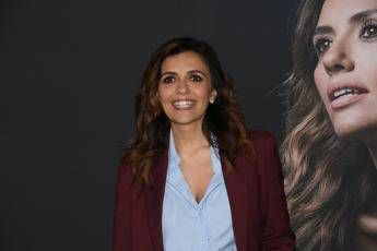 Serena Rossi: "Il bacio tra JLo e Ben Affleck a Venezia? Effusioni sospette..." Serena Rossi: "Il bacio tra JLo e Ben Affleck a Venezia? Effusioni sospette..."