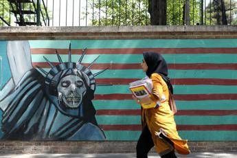 Iran-Usa, oggi colloqui in Oman. Washington allerta americani: "Via ora da Teheran"