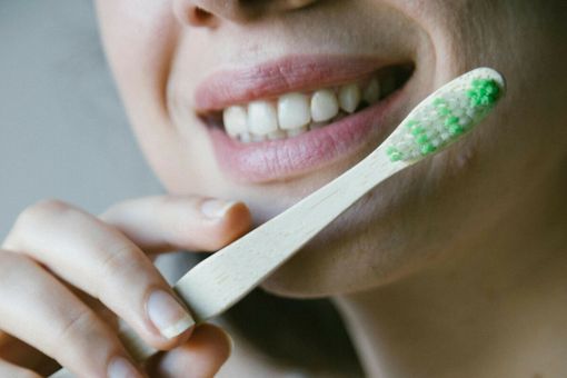 I 5 falsi miti sulla pulizia dei denti da sfatare I 5 falsi miti sulla pulizia dei denti da sfatare