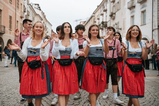 Conto alla rovescia per la parata inaugurale e l’apertura della prima botte di Oktoberfest Cuneo