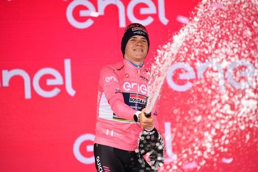 BuonGiro Speciale. Il bilancio con il direttore Mauro Vegni: "L'uscita di Evenepoel è difficile da digerire, situazione Covid che rischia di fare 'stragi' anche nelle prossime tappe"