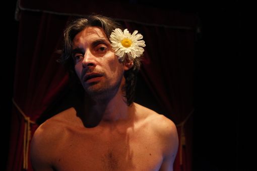 Amleto ai tempi di Facebook al Garybaldi di Settimo