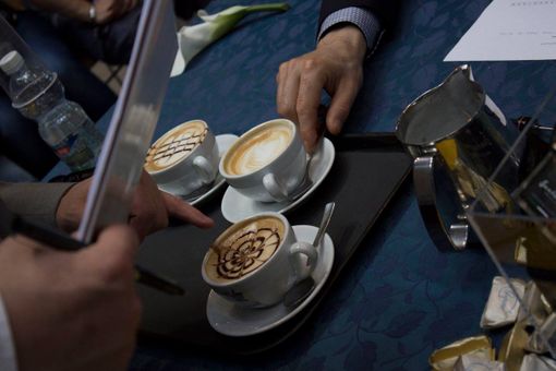 Serrande alzate per protesta: il 28 aprile il "flash mob" che unirà ristoratori, baristi e pasticcieri