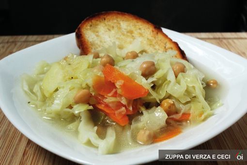 MercoledìVeg di Ortofruit: oggi prepariamo zuppa di verza e ceci MercoledìVeg di Ortofruit: oggi prepariamo zuppa di verza e ceci