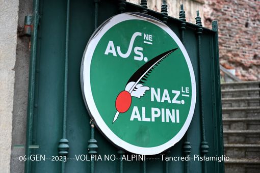 cerimonia con alpini e sindaco cerimonia con alpini e sindaco