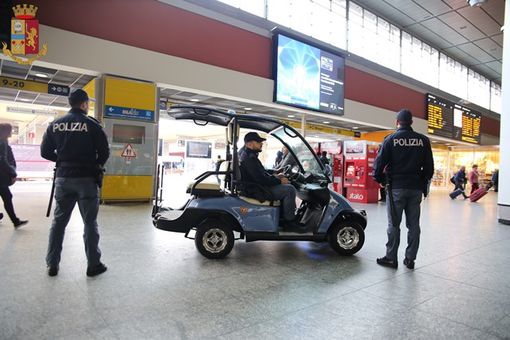 1 arresto, 8 indagati e quasi 3000 persone identificate: questo il bilancio dei controlli della Polizia nelle stazioni e sui treni del Piemonte