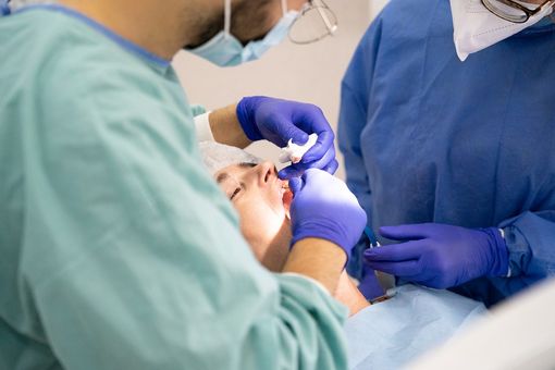 dentista all'opera dentista all'opera