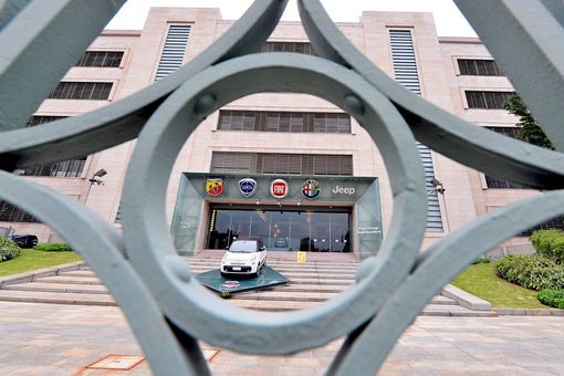 Il Coronavirus spegne il motore dell'auto: il mercato europeo crolla, Fca fa peggio Il Coronavirus spegne il motore dell'auto: il mercato europeo crolla, Fca fa peggio