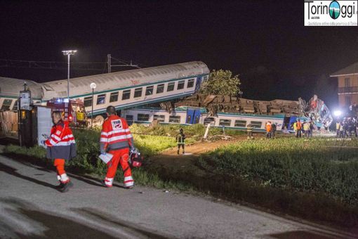 Disastro a Caluso, il paese attonito: &quot;Non oso pensare al macchinista, ha visto la morte in faccia&quot; (FOTO E VIDEO GALLERY)