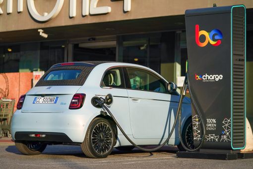 La 500 elettrica &quot;scalda i motori&quot;: già 13mila pre-ordini dal mese di marzo. &quot;Sarà leader nel mondo&quot;