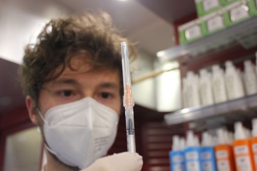 Covid, tampone gratis per chi ha l'esenzione dal vaccino e per chi è risultato positivo dopo la prima dose Covid, tampone gratis per chi ha l'esenzione dal vaccino e per chi è risultato positivo dopo la prima dose