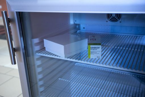 Dosi di vaccino anti Covid in frigo Dosi di vaccino anti Covid in frigo