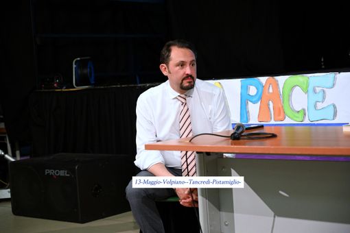 manifestazione su palcoscenico