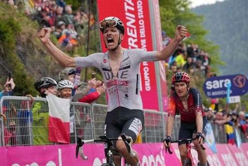 BuonGiro. Sul Monte Bondone è finalmente uno show: Joao meraviglia e Thomas torna in Rosa, Roglic va in crisi ma non è un flop BuonGiro. Sul Monte Bondone è finalmente uno show: Joao meraviglia e Thomas torna in Rosa, Roglic va in crisi ma non è un flop