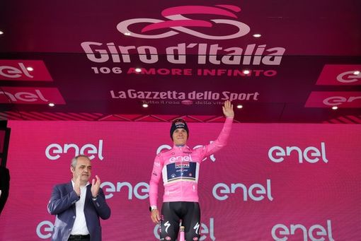 BuonGiro. Evenepoel in Rosa lascia per Covid. Quali sono le regole del gioco? BuonGiro. Evenepoel in Rosa lascia per Covid. Quali sono le regole del gioco?