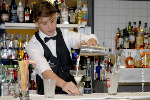 Collaboratore di sala e bar, corso gratuito all'EnAIP di Settimo