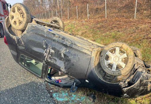 L'auto ribaltata L'auto ribaltata