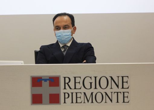 Alberto Cirio con mascherina Alberto Cirio con mascherina