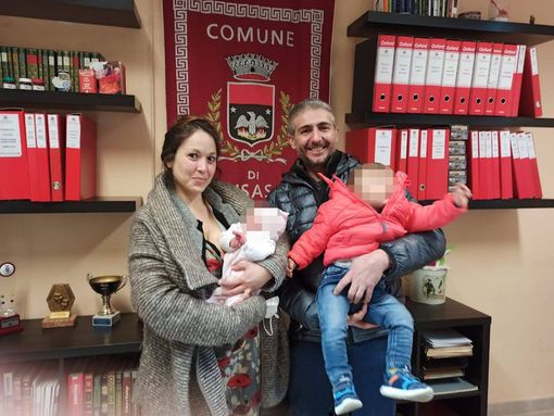 Aveva fretta di nascere: Nicole nasce grazie al suo papà in macchina