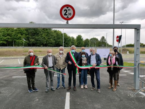 Inaugurato un nuovo parcheggio in via Orti a Chivasso: 129 posti auto per chi va al mercato Inaugurato un nuovo parcheggio in via Orti a Chivasso: 129 posti auto per chi va al mercato