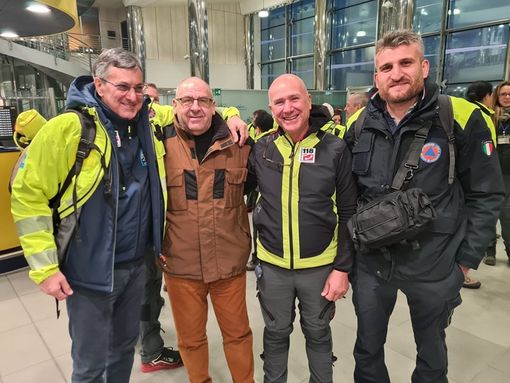 Nella foto da sinistra l'assessore regionale alla Sanità Luigi Icardi, il consigliere regionale Gianluca Gavazza, il responsabile Maxiemergenza Regione Piemonte Mario Raviolo e il vicesindaco della Città di Crescentino Luca Lifredi. Nella foto da sinistra l'assessore regionale alla Sanità Luigi Icardi, il consigliere regionale Gianluca Gavazza, il responsabile Maxiemergenza Regione Piemonte Mario Raviolo e il vicesindaco della Città di Crescentino Luca Lifredi.