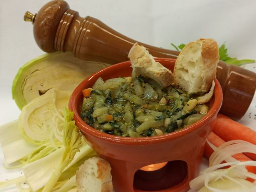 Minestra di cavoli e fagioli bianchi Minestra di cavoli e fagioli bianchi