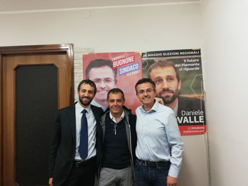 Rivoli, presentato al comitato elettorale di Emanuele Bugnone il libro di Mauro Esposito "Le mie due guerre" Rivoli, presentato al comitato elettorale di Emanuele Bugnone il libro di Mauro Esposito "Le mie due guerre"
