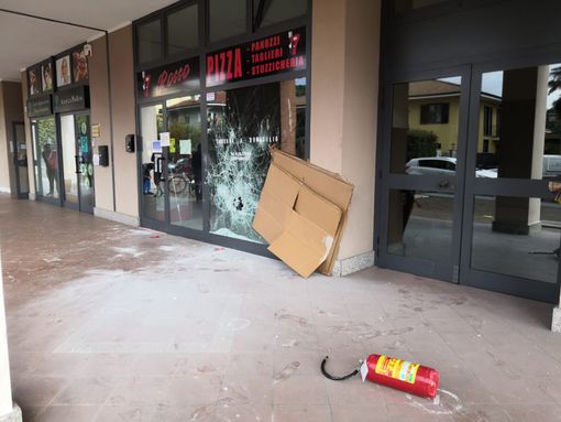 Castellamonte, altra spaccata contro la pizzeria dei due fratelli gambizzati: è stato il fratello dell'aggressore