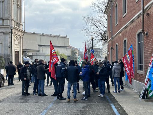 Manifestazione di sindacati e lavoratori Gurit Manifestazione di sindacati e lavoratori Gurit