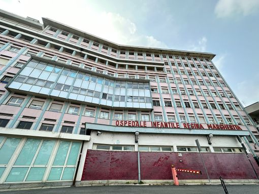 Sta meglio il bimbo di due anni precipitato da un palazzo a Gassino e ricoverato al Regina Margherita Sta meglio il bimbo di due anni precipitato da un palazzo a Gassino e ricoverato al Regina Margherita