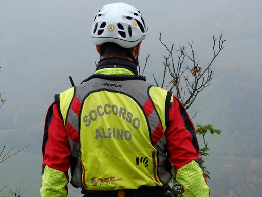 soccorritore del soccorso alpino soccorritore del soccorso alpino