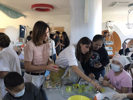 Biscotti per i piccoli pazienti del Regina Margherita: le sorelle Parodi si mettono ai fornelli [VIDEO e FOTO]