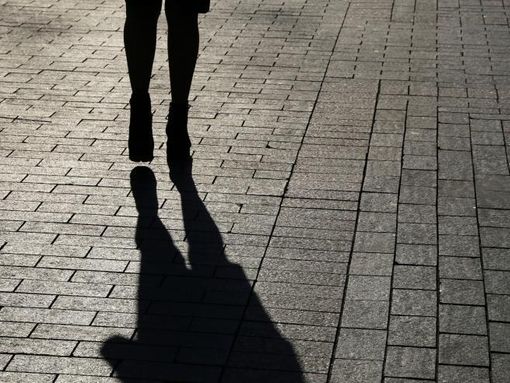 Ivrea, raggiunge in stampelle l’ex moglie e la minaccia: arrestato dalla polizia di stato Ivrea, raggiunge in stampelle l’ex moglie e la minaccia: arrestato dalla polizia di stato