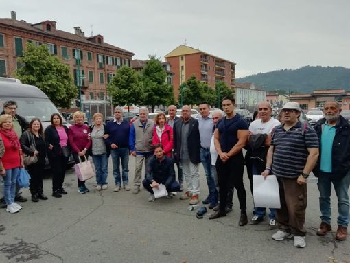 Pavone: marcia di solidarietà per il tabaccaio che ha sparato al ladro, uccidendolo [VIDEO]