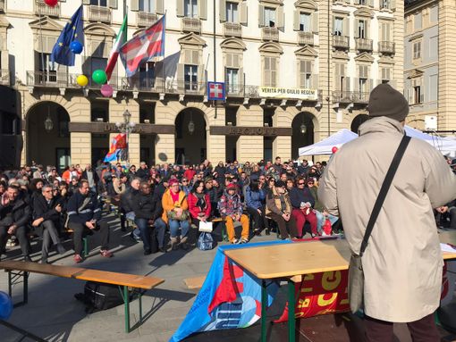Le bollette, le telefonate delle banche per i mutui, la spesa fatta dagli amici: ecco le vere facce della Vertenza Torino [FOTO e VIDEO]