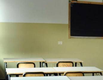 Malore improvviso in classe, muore professore di Storia e Filosofia nel Frusinate Malore improvviso in classe, muore professore di Storia e Filosofia nel Frusinate