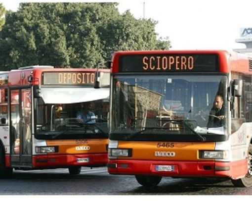 Il venerdì nero dei trasporti: sciopero dei mezzi pubblici e senza le fasce di garanzia Il venerdì nero dei trasporti: sciopero dei mezzi pubblici e senza le fasce di garanzia