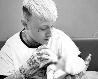 Lazza, il figlio Noah compie un anno: "Il nanetto che mi ha cambiato la vita" Lazza, il figlio Noah compie un anno: "Il nanetto che mi ha cambiato la vita"