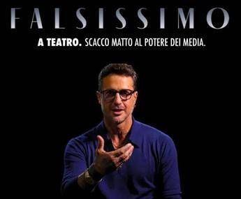 Fabrizio Corona ricorre contro lo stop ai video e 'sbarca' in teatro