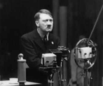 Hitler, un documentario svela i segreti: "Aveva un solo testicolo. Nessun antenato ebreo" Hitler, un documentario svela i segreti: "Aveva un solo testicolo. Nessun antenato ebreo"