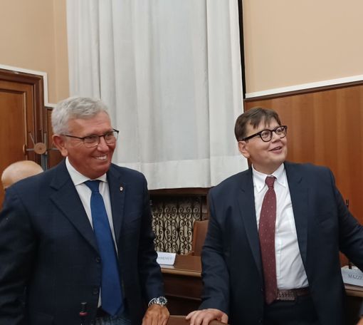 due persone in primo piano due persone in primo piano