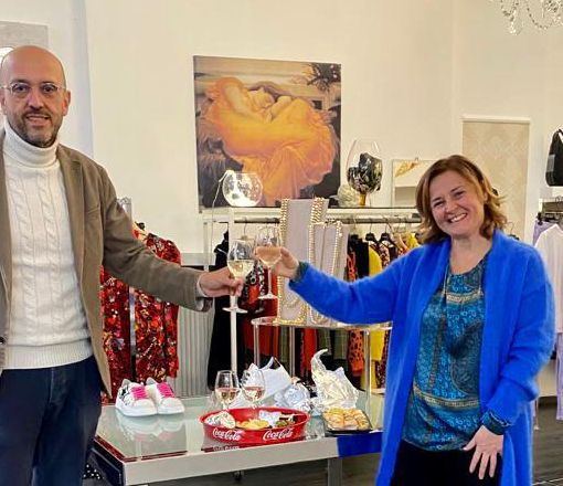 La prima vincitrice del concorso con il vice presidente Ascom Carlo Nicosia