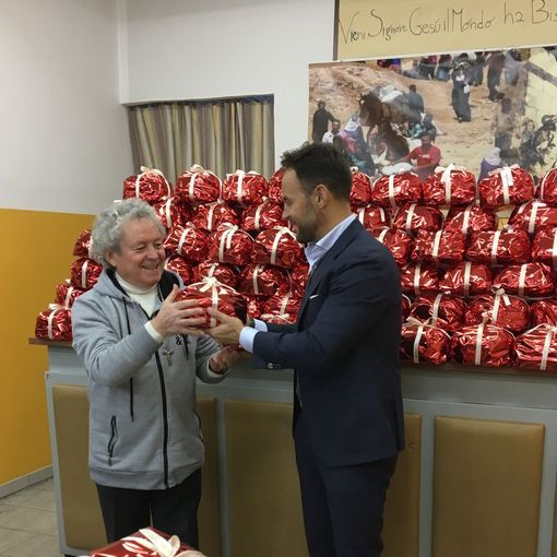Donati centinaia di panettoni alla &quot;Mensa dei Poveri&quot;