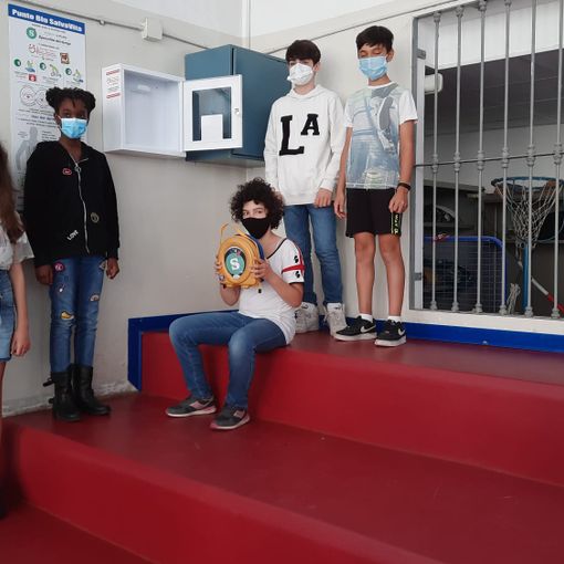 Un dono speciale per la scuola media Casalegno di Leini, Massasso: &quot;Può valere una vita&quot;