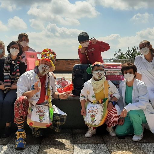 I volontari dei &quot;Nasi per Caso&quot; donano un macchinario per la riabilitazione alla Neuropsichiatria Infantile di Ivrea